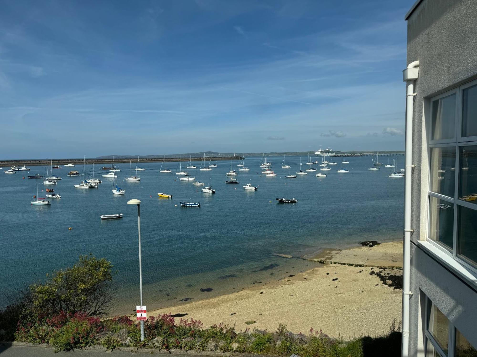 Marina Sea View Apt - Second Floor With Lift, Modern Holyhead Exterior foto